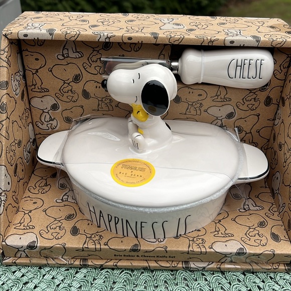 New boxed Peanuts Rae Dunn Snoopy Brie Baker Set Happiness is Cheese. - Picture 8 of 8